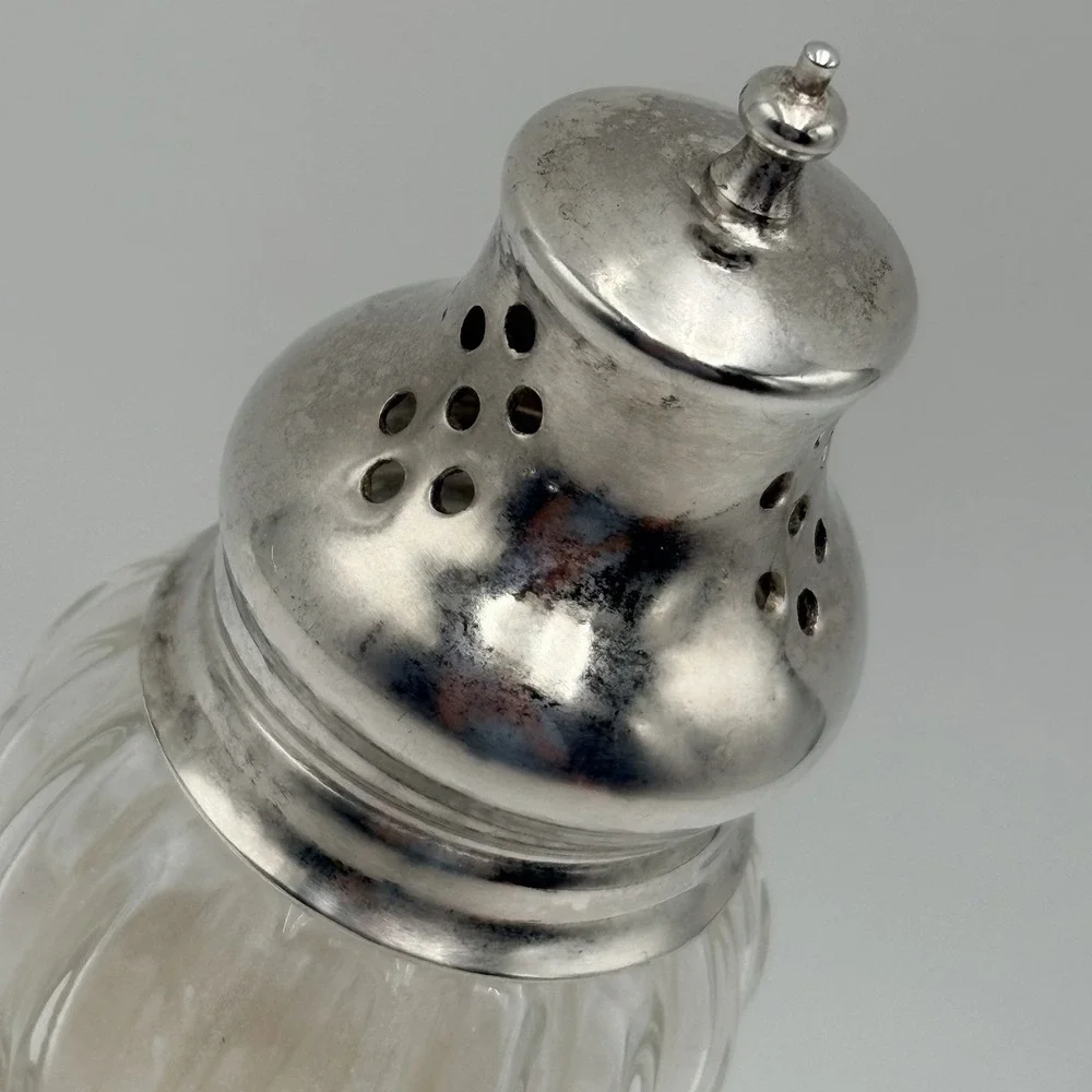 Lady Primrose's Dusting Silk 3 oz Shaker Diamond Cut Vanity Dressing Table